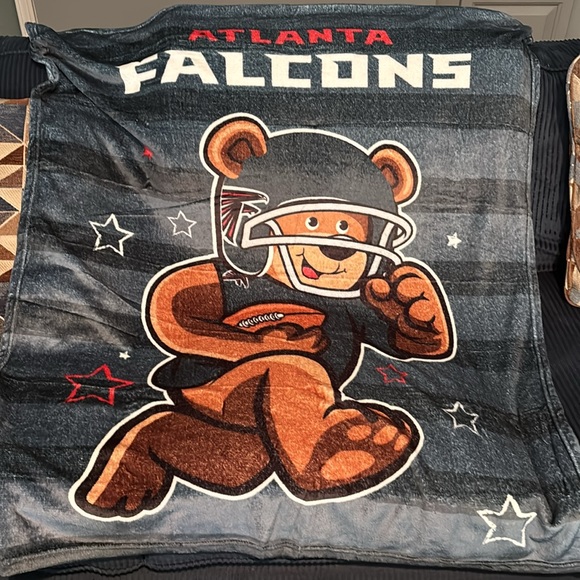 Atlanta Falcons teddy bear in football helmet holding Falcons lap blanket NWT - Picture 5 of 5